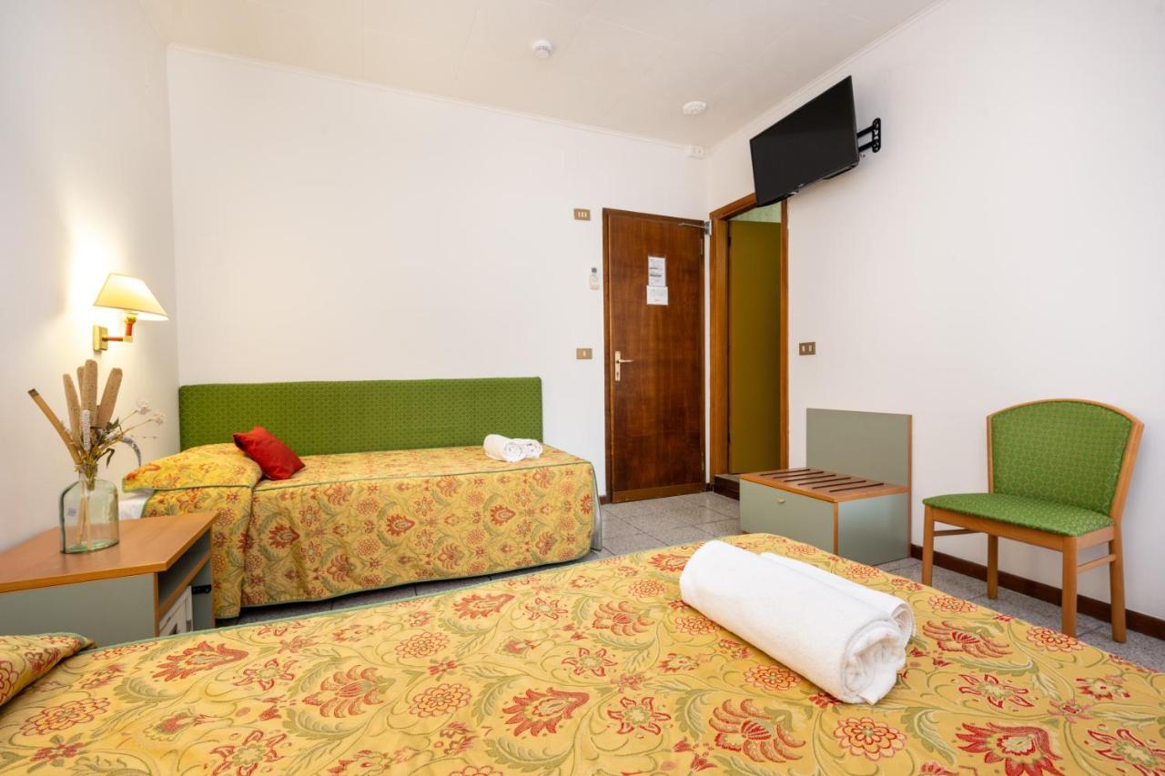 Camelia Rooms Venice Guesthouse เมสเตร ภายนอก รูปภาพ
