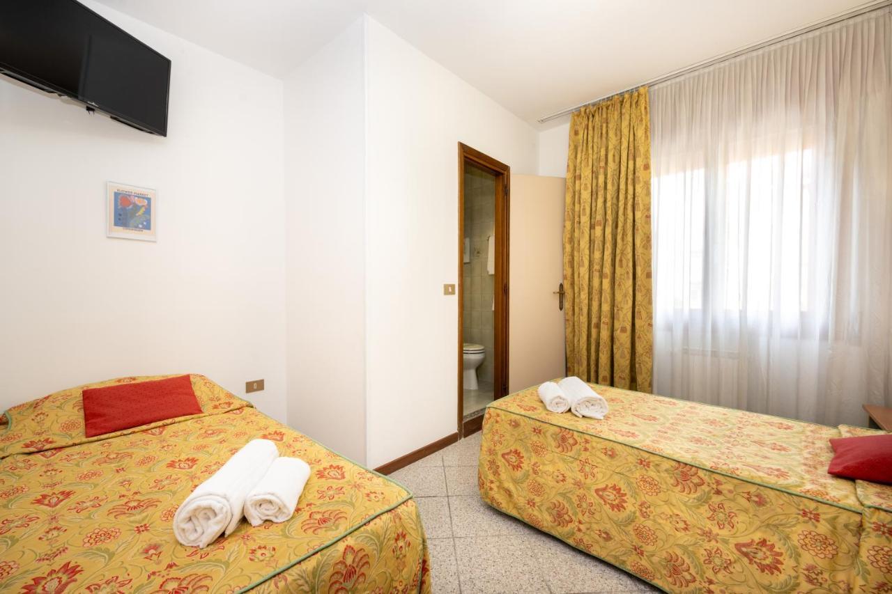 Camelia Rooms Venice Guesthouse เมสเตร ภายนอก รูปภาพ