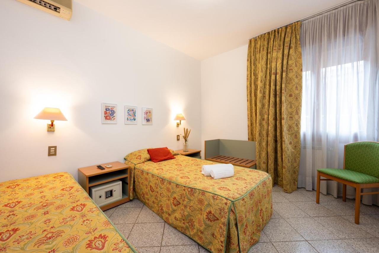 Camelia Rooms Venice Guesthouse เมสเตร ภายนอก รูปภาพ