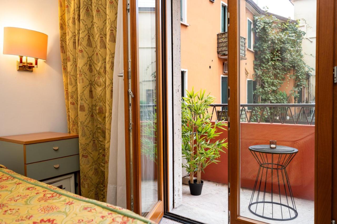 Camelia Rooms Venice Guesthouse เมสเตร ภายนอก รูปภาพ
