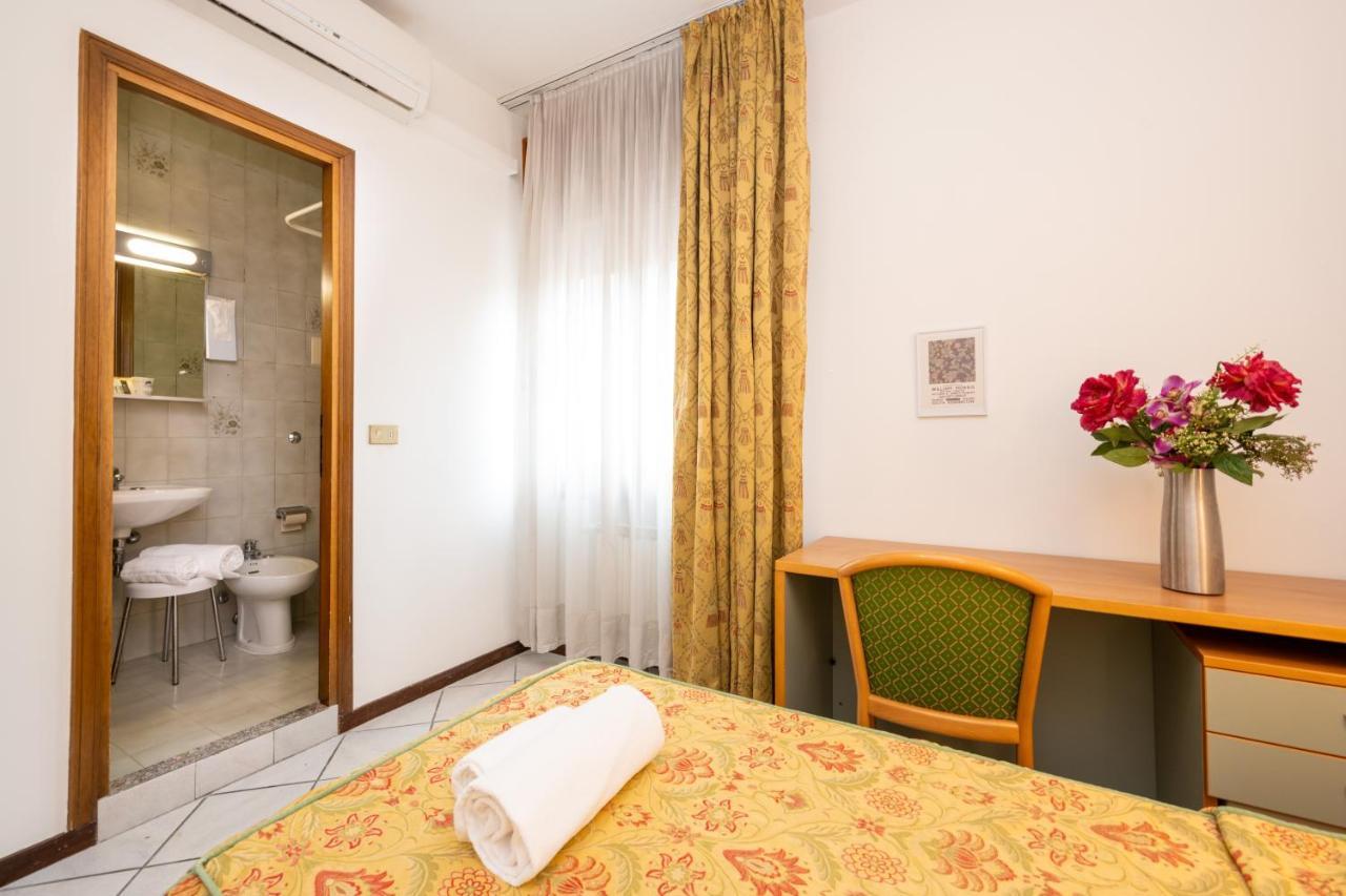 Camelia Rooms Venice Guesthouse เมสเตร ภายนอก รูปภาพ
