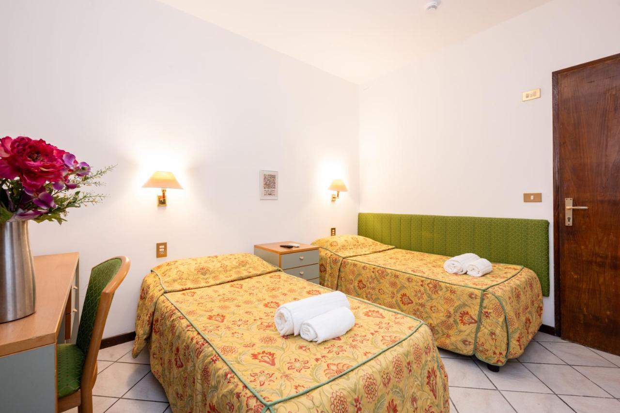 Camelia Rooms Venice Guesthouse เมสเตร ภายนอก รูปภาพ