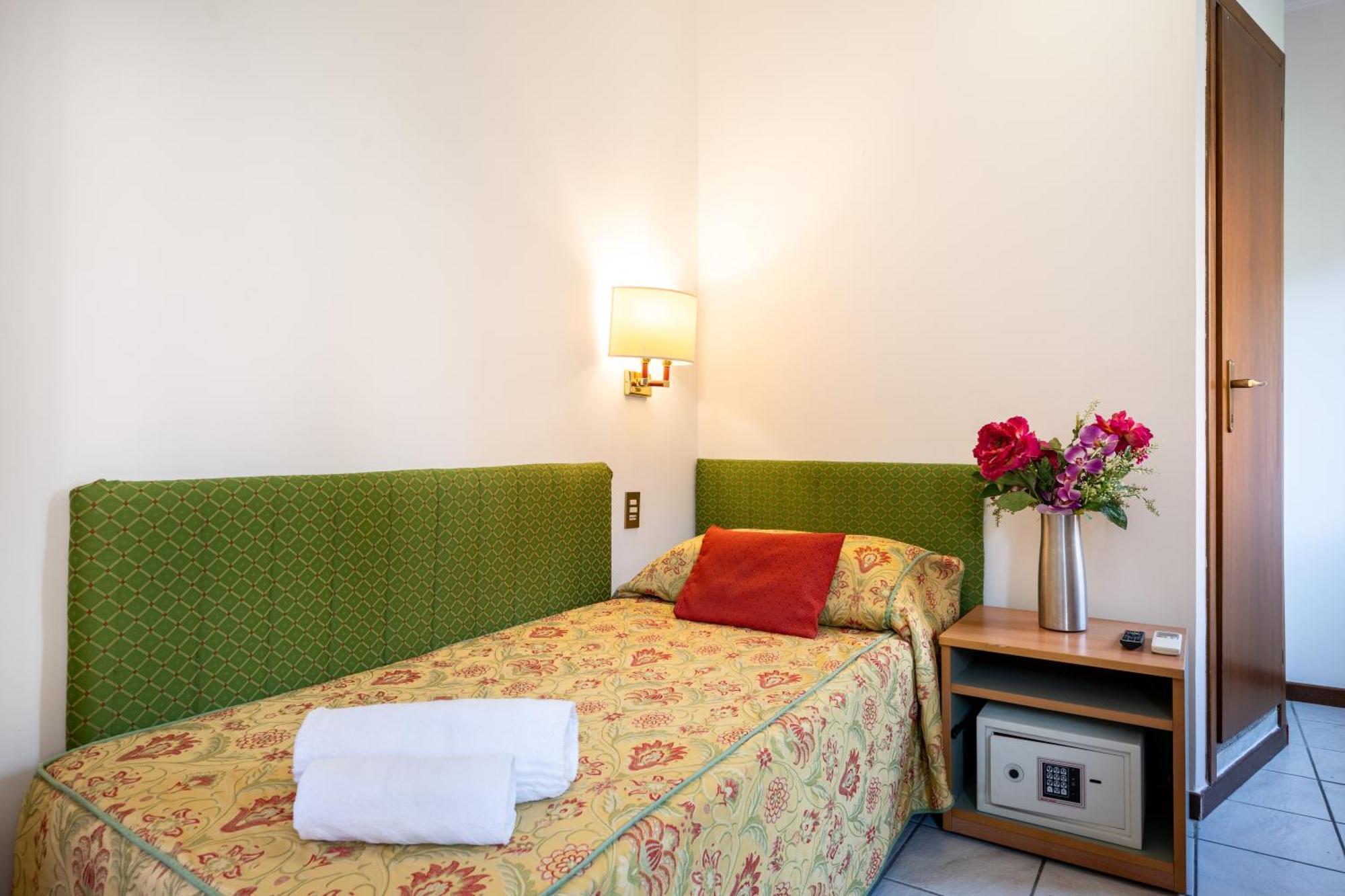 Camelia Rooms Venice Guesthouse เมสเตร ภายนอก รูปภาพ