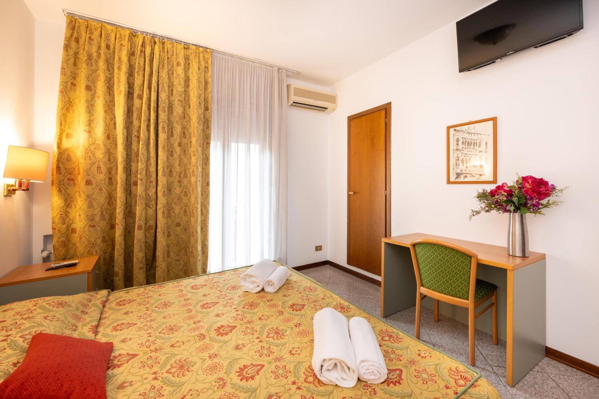Camelia Rooms Venice Guesthouse เมสเตร ภายนอก รูปภาพ